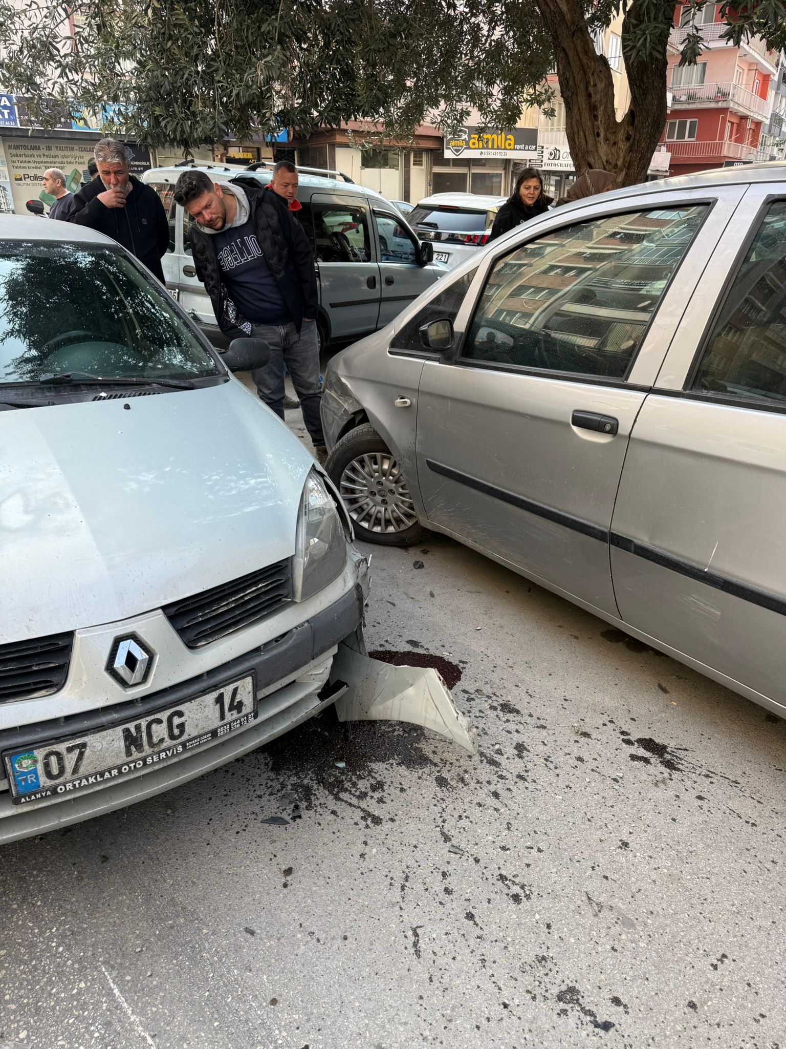 Efeler’de zincirleme kaza