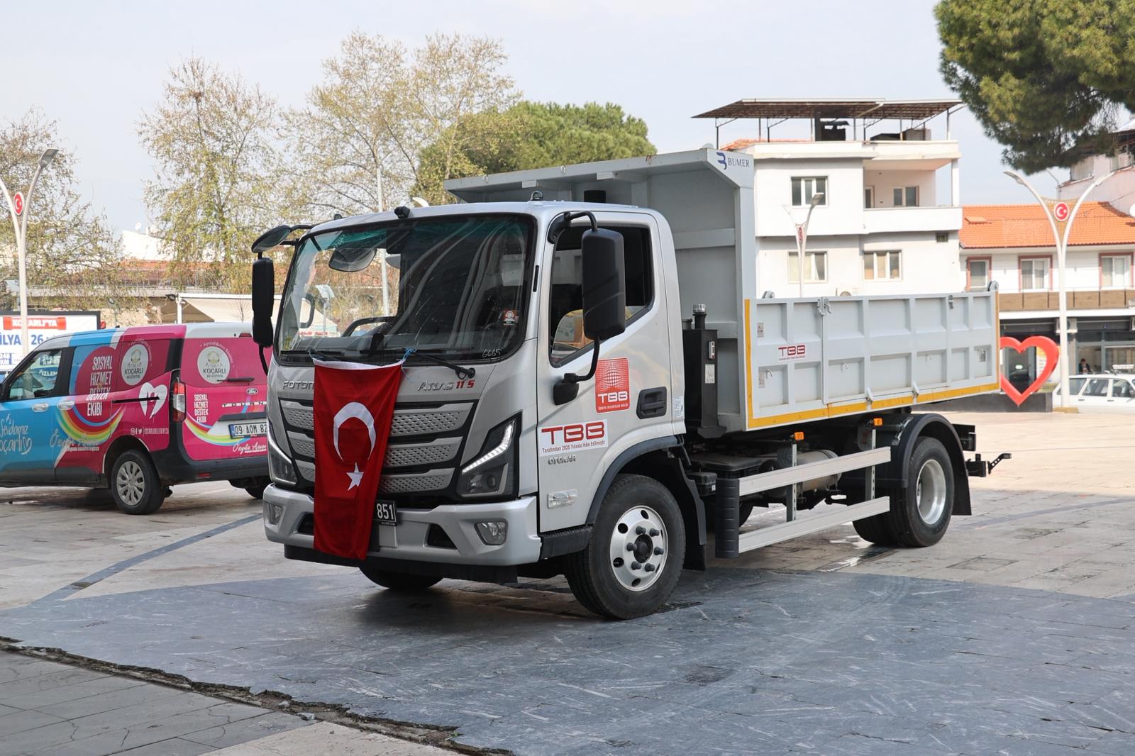 Koçarlı Belediyesi’ne kamyon hibe edildi