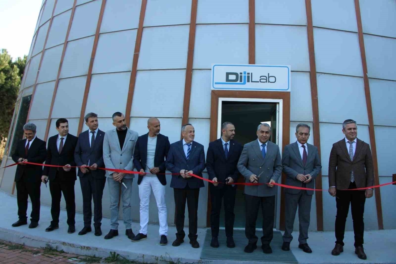 ADÜ’de dijital eğitim laboratuvarı açıldı 1 ADÜ’de dijital eğitim laboratuvarı açıldı
