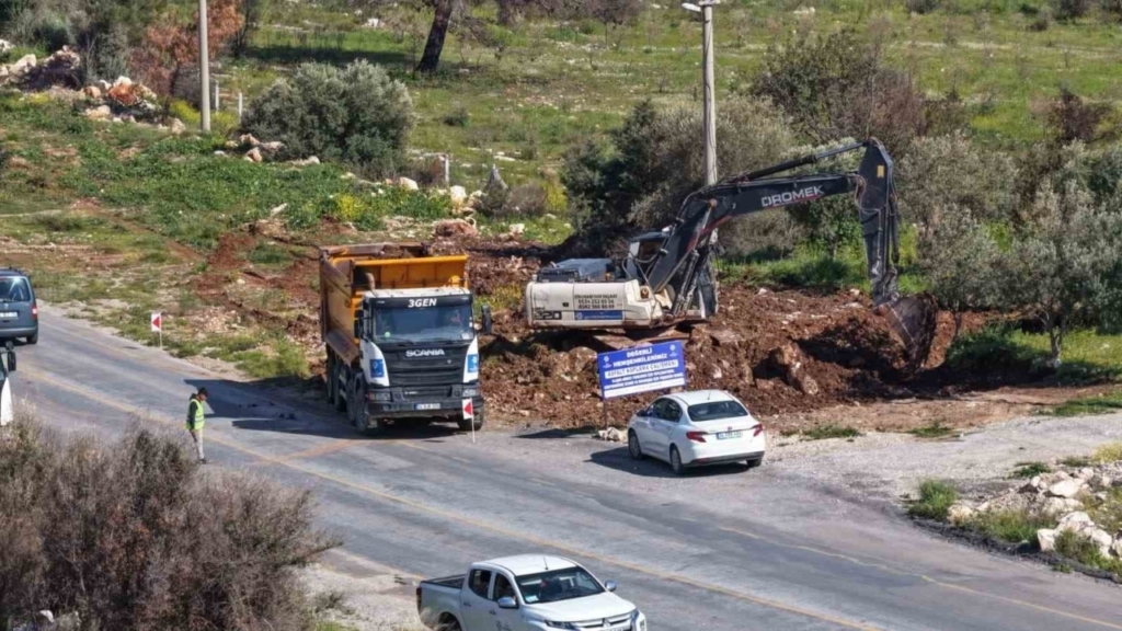 Aydın Büyükşehir, Akbük’te yol yenileme çalışmalarını sürdürüyor 4 aydin buyuksehir akbukte yol yenileme calismalarini surduruyor 2dbf74b6c1d2