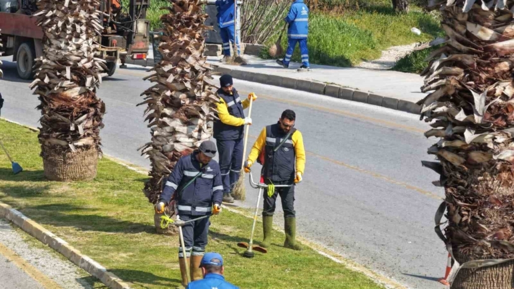 Aydın Büyükşehir’den bayram öncesi Kuşadası’nda çevre düzenlemesi 6 aydin buyuksehirden bayram oncesi kusadasinda cevre duzenlemesi 3b64816885f3
