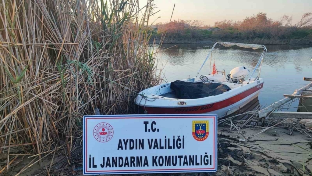 aydinda 18 duzensiz gocmen yakalandi 4 organizator gozaltina alindi b5ba0e3b1e85