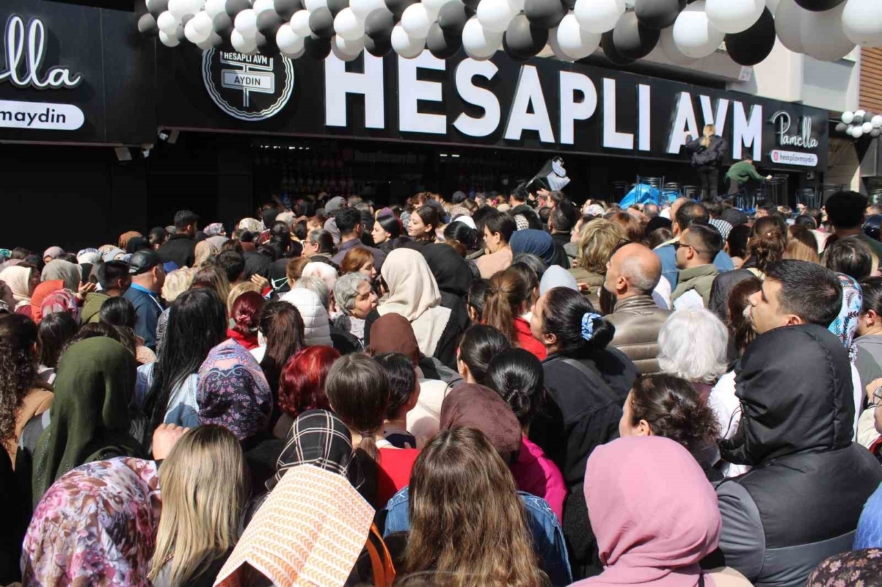 Aydın’da ’indirimli eşya’ izdihamı: Ezilen ve bayılan vatandaşlar hastaneye kaldırıldı