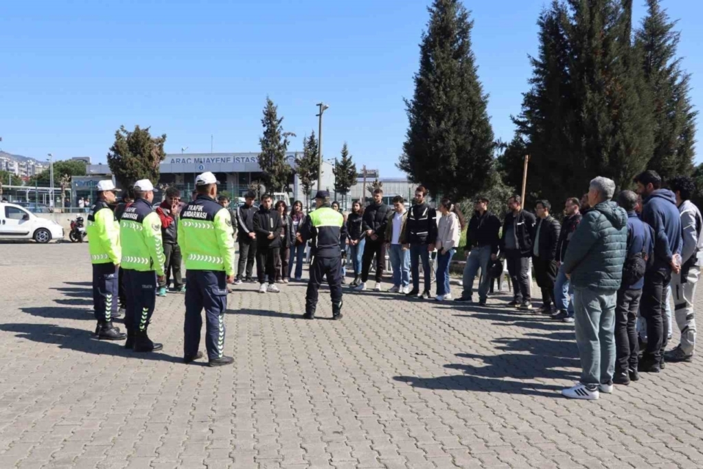 Aydın’da motosiklet sürücülerine güvenli sürüş eğitimi 4 aydinda motosiklet suruculerine guvenli surus egitimi 49df6d52c81f