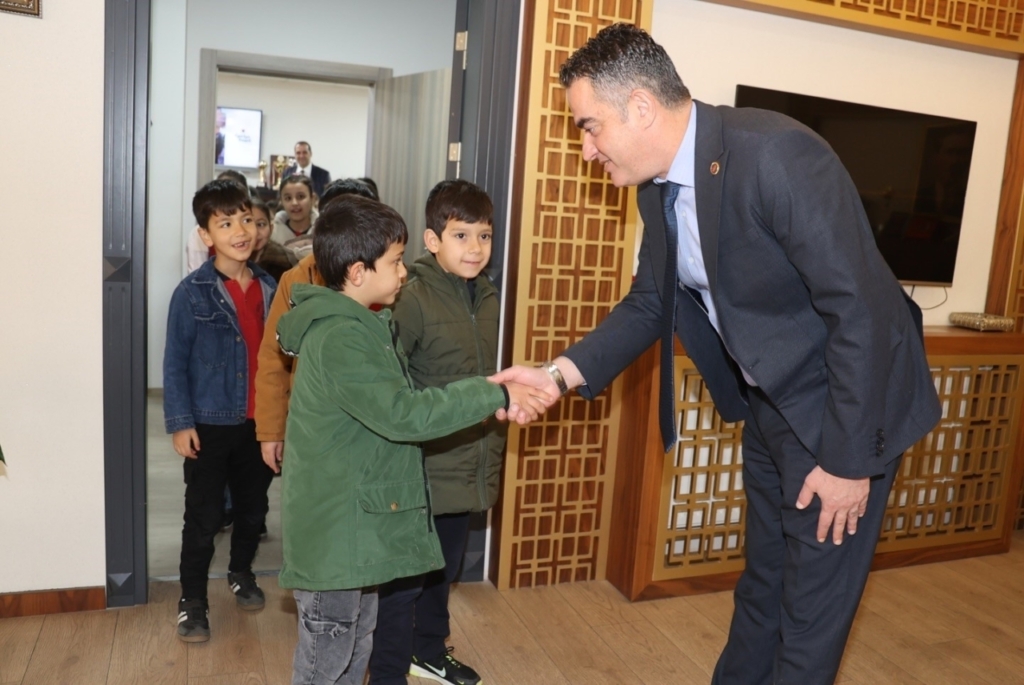 baskan arici ilkokul ogrencilerini agirladi 336cec207334