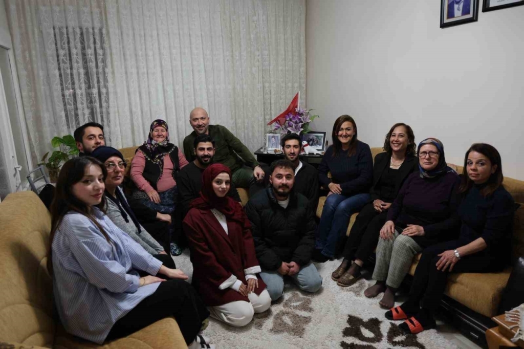 baskan arikan sehit annelerini ziyaret etti 4a8dbf63e00c
