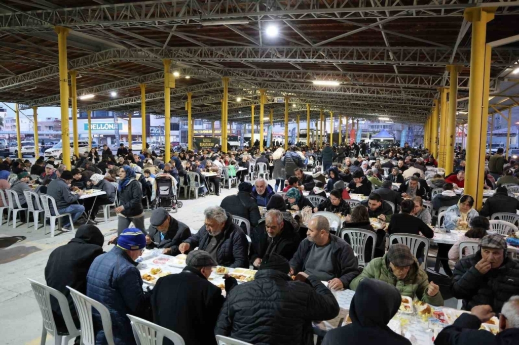baskan cercioglu vatandaslari iftar sofrasinda bulusturuyor 54e7b5d6396e