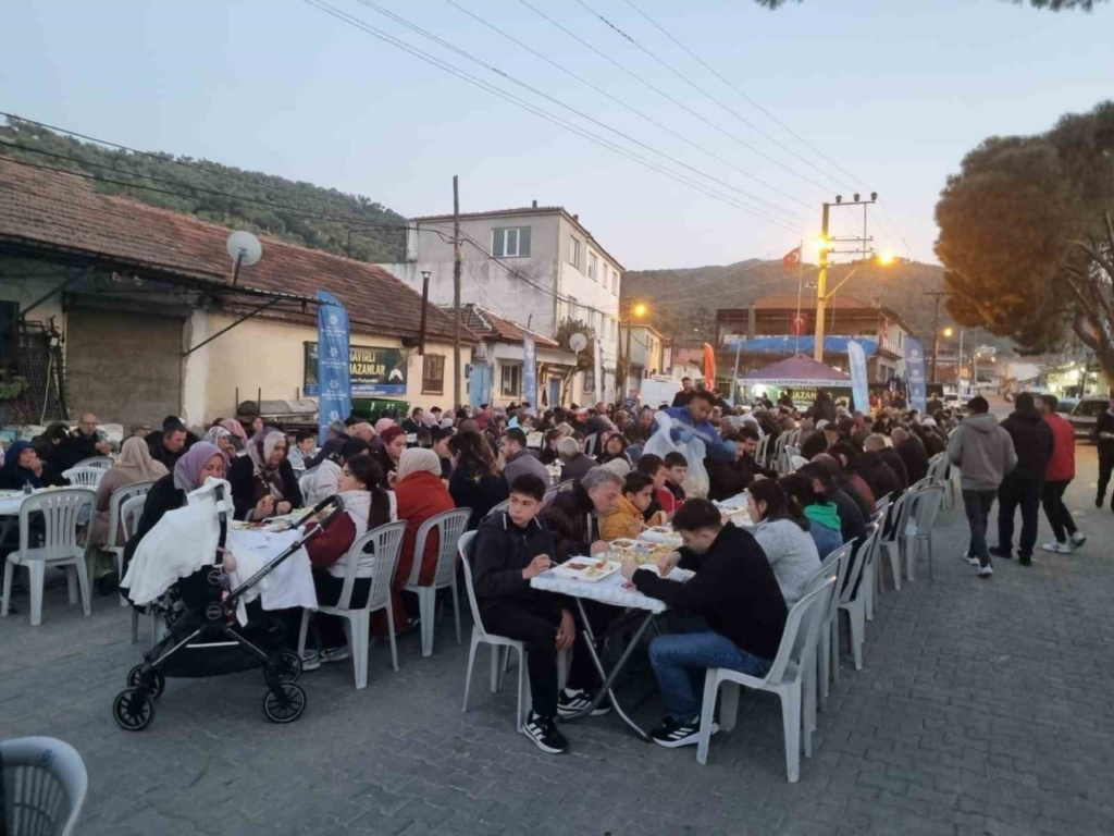 baskan cercioglu vatandaslari iftar sofrasinda bulusturuyor 625bcef5e242