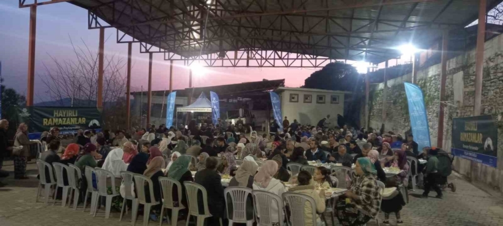 baskan cercioglu vatandaslari iftar sofrasinda bulusturuyor bf9018b0418c