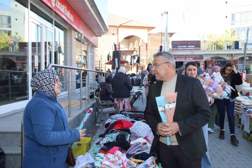 baskan gulerden kadinlara cicekli jest e66435a63c12