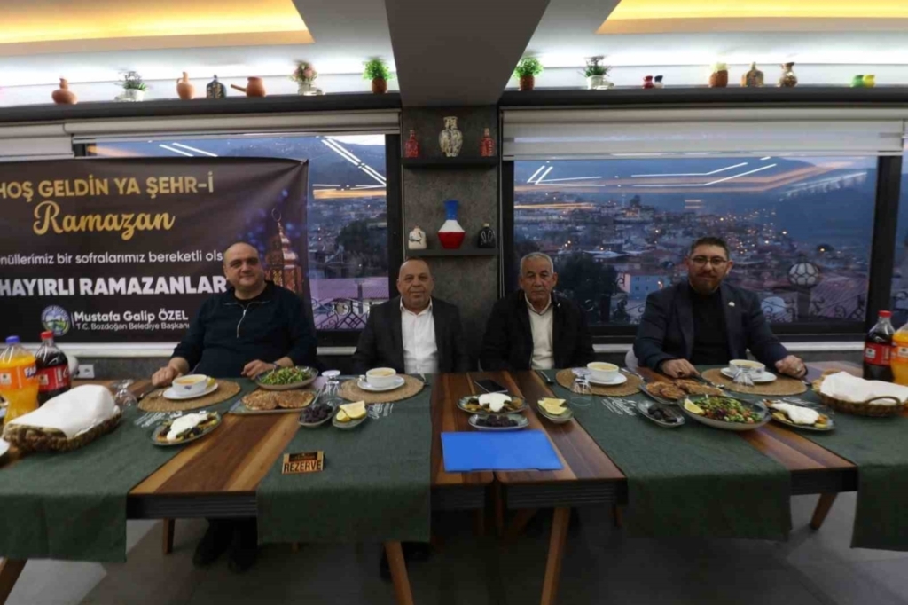 baskan ozel muhtarlarla iftarda bir araya geldi 227a8c756ca9