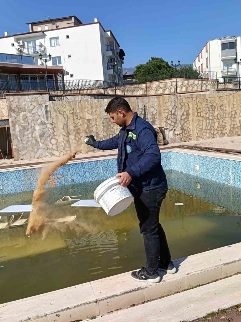 Bozdoğan Belediyesi ilaçlama çalışmalarını aralıksız sürdürüyor 4 bozdogan belediyesi ilaclama calismalarini araliksiz surduruyor c26c5fcfd980