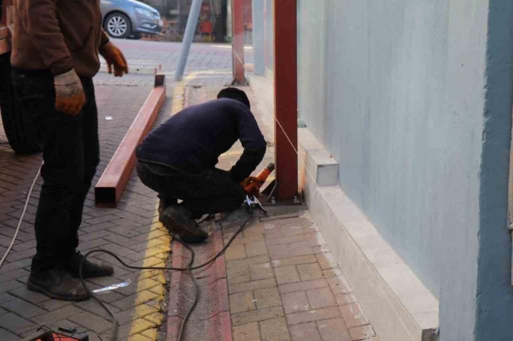 Bozdoğan’da Simit Pazarı Sokağı geçici olarak araç trafiğine kapatıldı 2 bozdoganda simit pazari sokagi gecici olarak arac trafigine kapatildi 8aab14993d7f