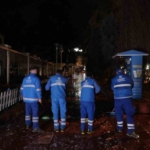 Büyükşehir ekipleri gece boyunca temizlik çalışması gerçekleştirdi