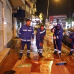 Büyükşehir ekipleri gece boyunca temizlik çalışması gerçekleştirdi
