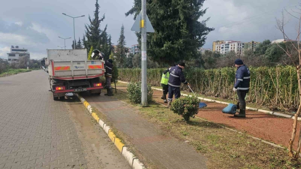 Büyükşehir ekiplerinden Nazilli yürüyüş yolunda bakım çalışması 2 buyuksehir ekiplerinden nazilli yuruyus yolunda bakim calismasi 9d1d6c7d3b56
