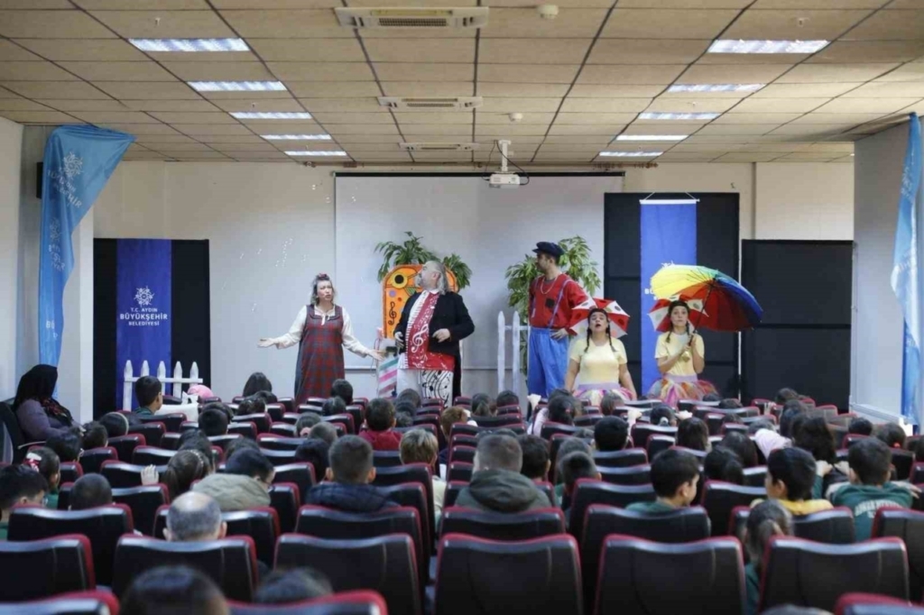 Büyükşehir, Köşklü minikleri tiyatroyla buluşturdu 3 buyuksehir kosklu minikleri tiyatroyla bulusturdu 7019d66dbaf4