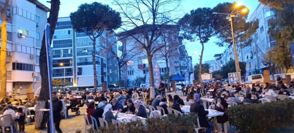 buyuksehirin iftar sofralari vatandaslari bulusturuyor 2fdb4bb494e9