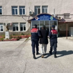 Çeşitli suçlardan aranan 3 kişi, jandarmadan kaçamadı