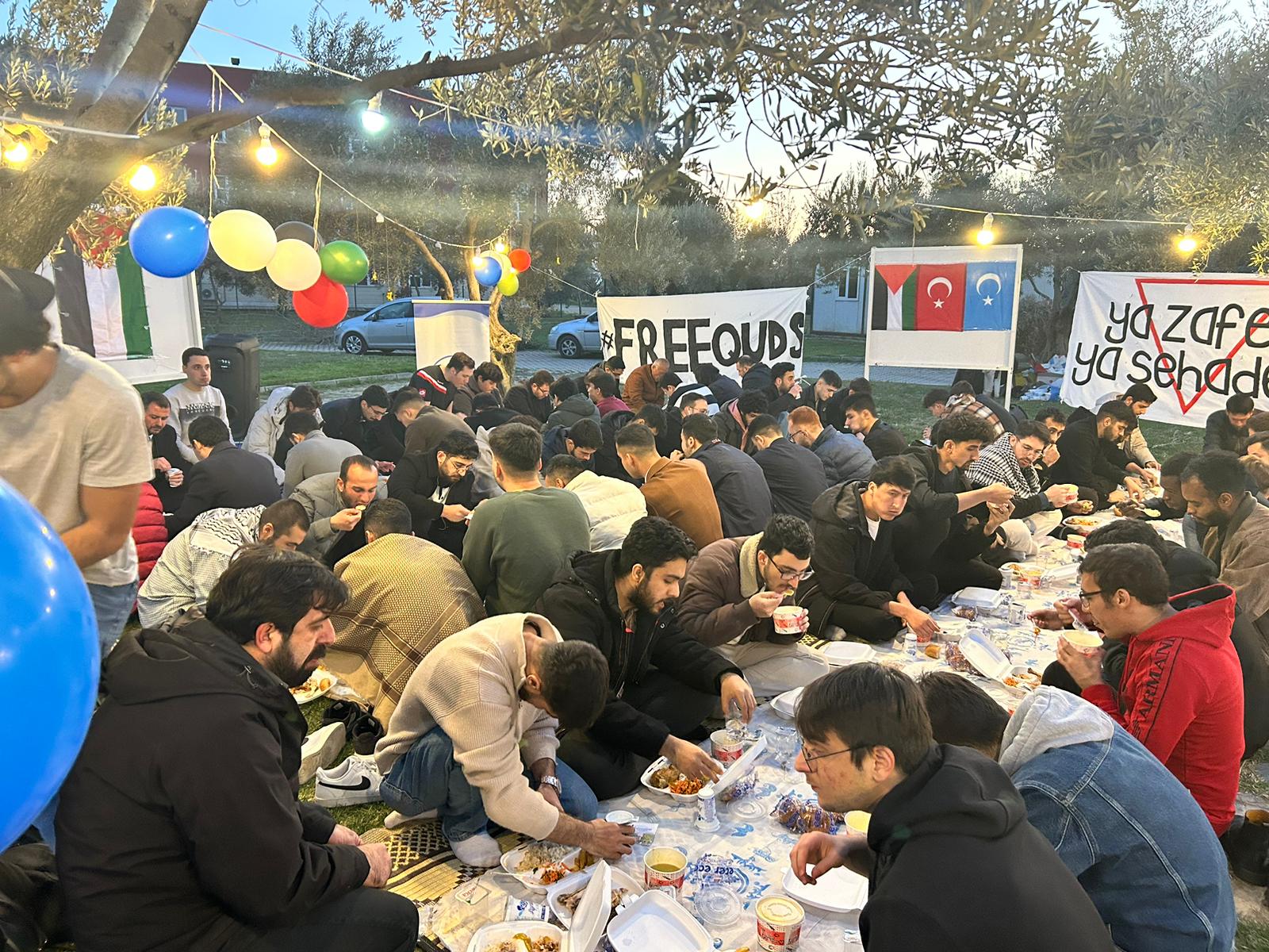 ADÜ İSAR İftarı: 300 Kişilik Gönül Sofrasında Buluşuldu