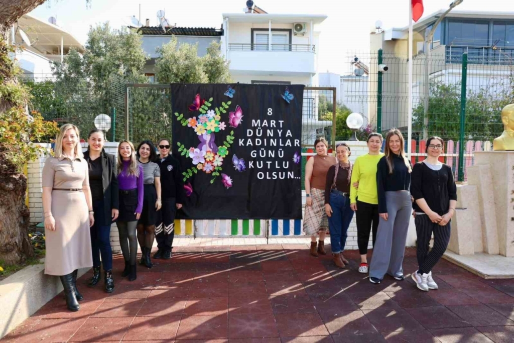 didimde miniklerden kadinlar gunune renkli dokunus fb143408050d