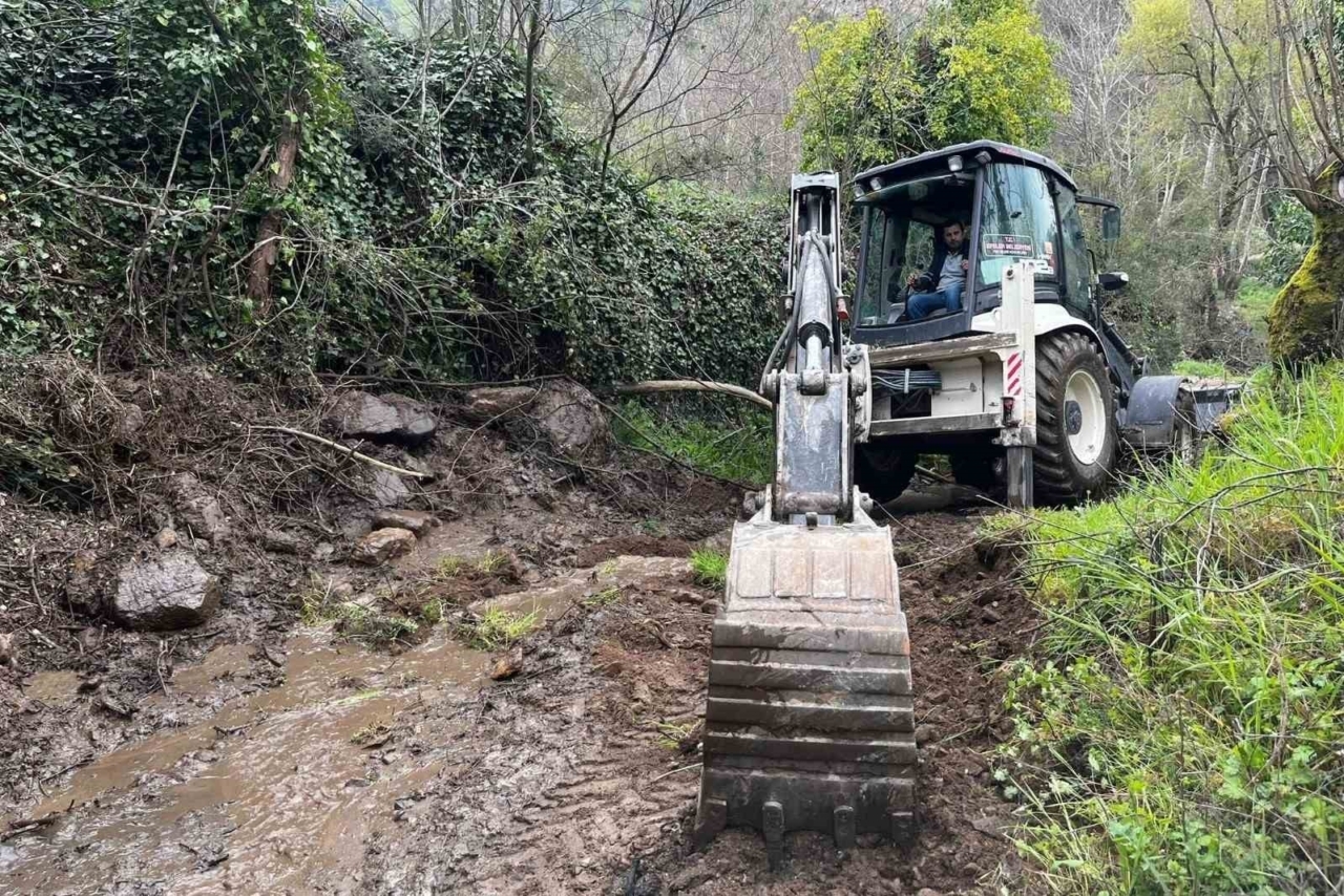 Efeler’e ulaşım konforu: Belediye ekipleri yoğun mesai harcıyor