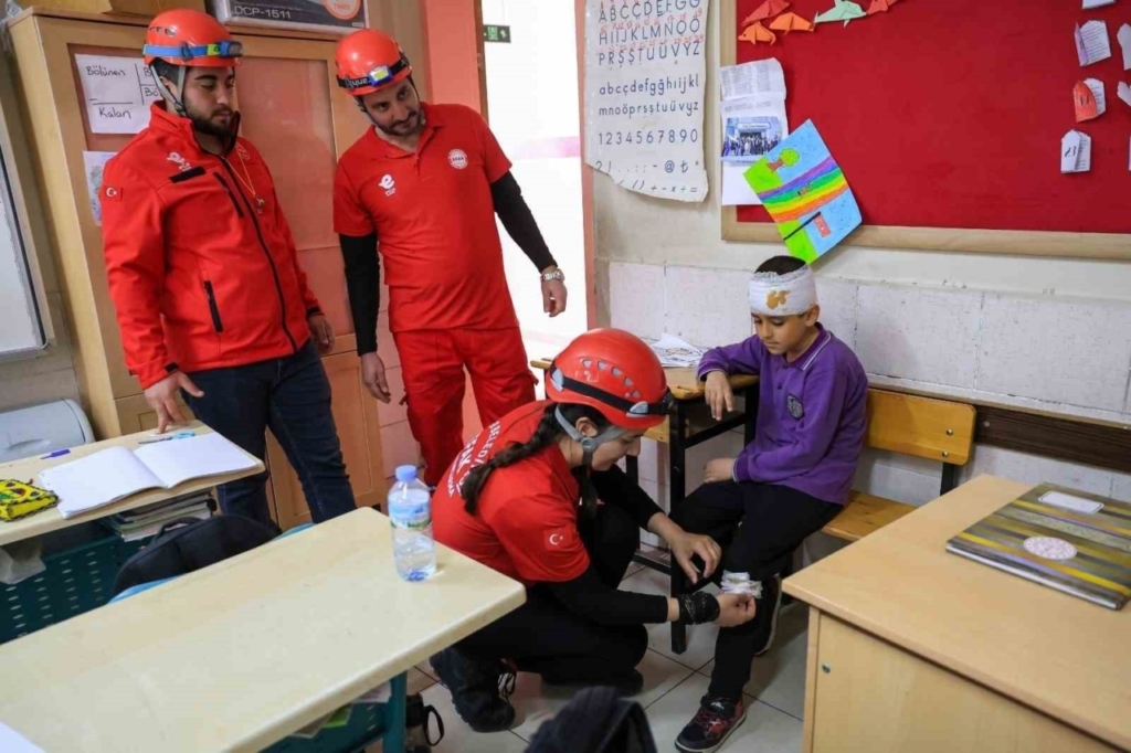 efeler belediyesinden miniklere afet egitimi 584d7797b4b5