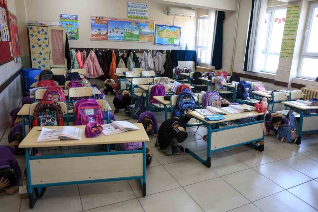 efeler belediyesinden miniklere afet egitimi fd43ec1eda46