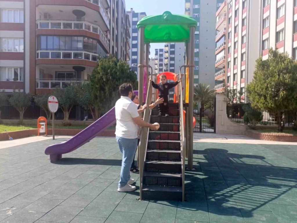 efeler belediyesinden parklarda bakim ve onarim calismasi 18df6a17f527
