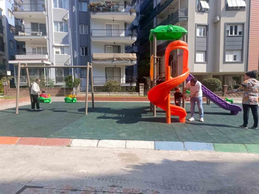 efeler belediyesinden parklarda bakim ve onarim calismasi 83a2c38ca43c