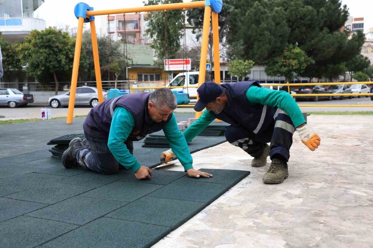 efeler belediyesinden parklarda bakim ve onarim calismasi f89abdf0ed4d