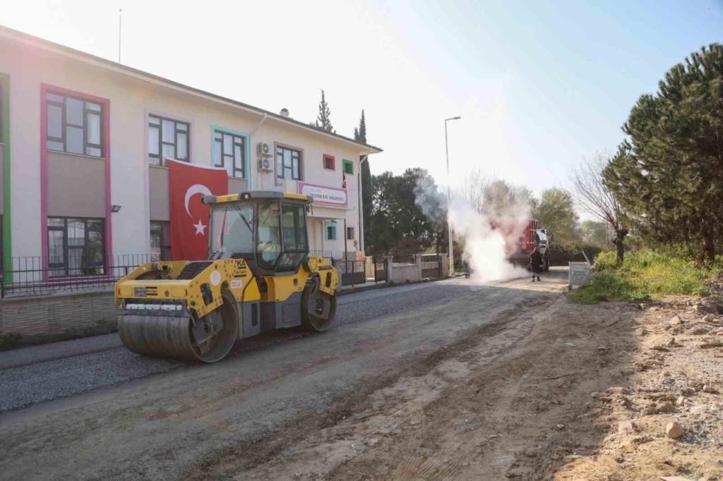 efeler belediyesinden umurluda yol calismasi 61f4c5deee62