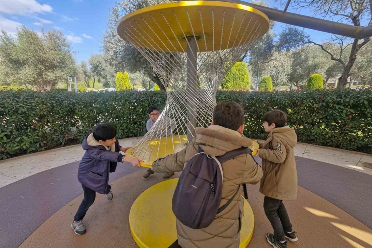 Efeler’in bilim parkı miniklere yol gösteriyor 8 Efeler’in bilim parkı miniklere yol gösteriyor