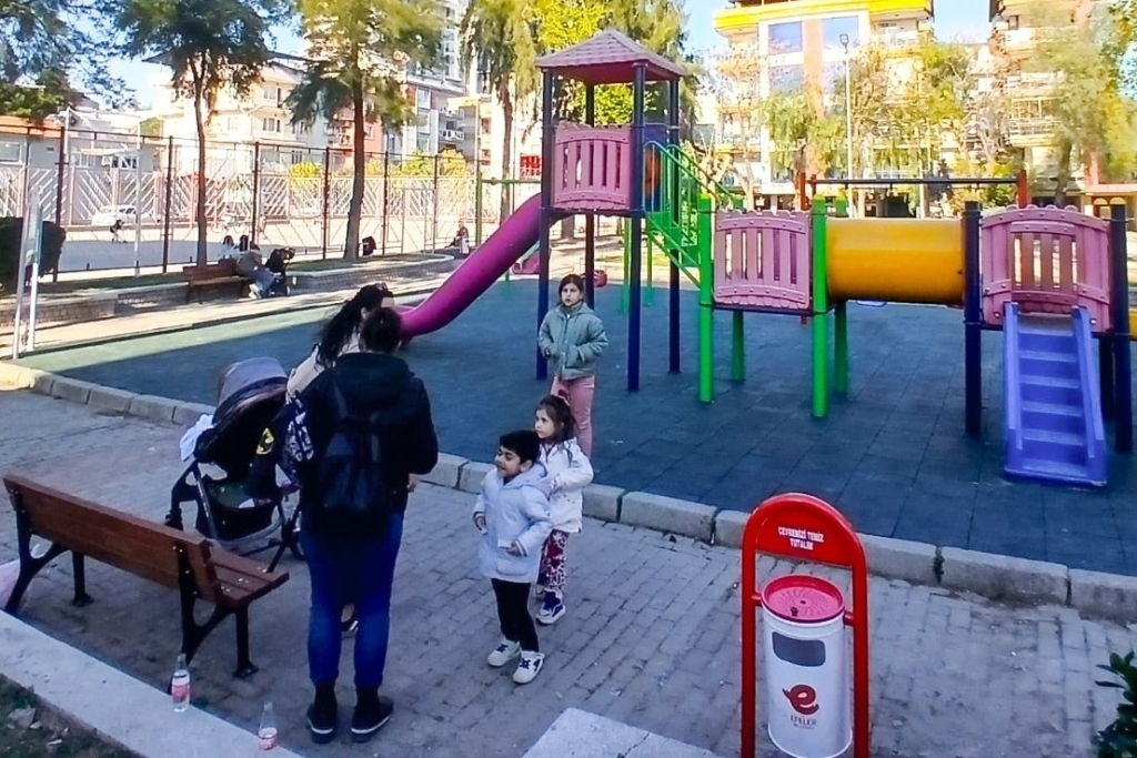 efelerin parklari yenileniyor d94d2b44692e