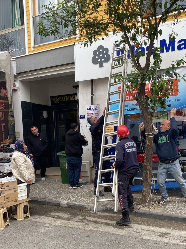 ekipler yasli kadini kurtarmak icin seferber oldu e18f1fb5161f