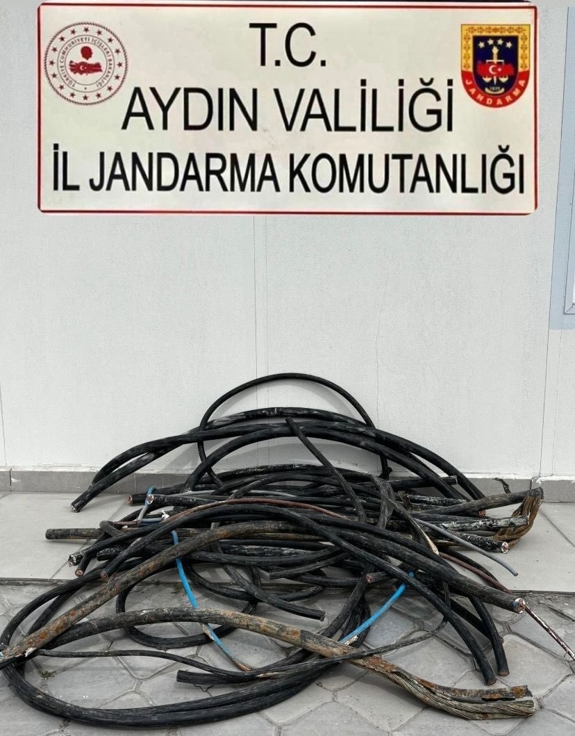 Fabrikadan milyonluk bakır kablo çaldılar, yakayı ele verdiler