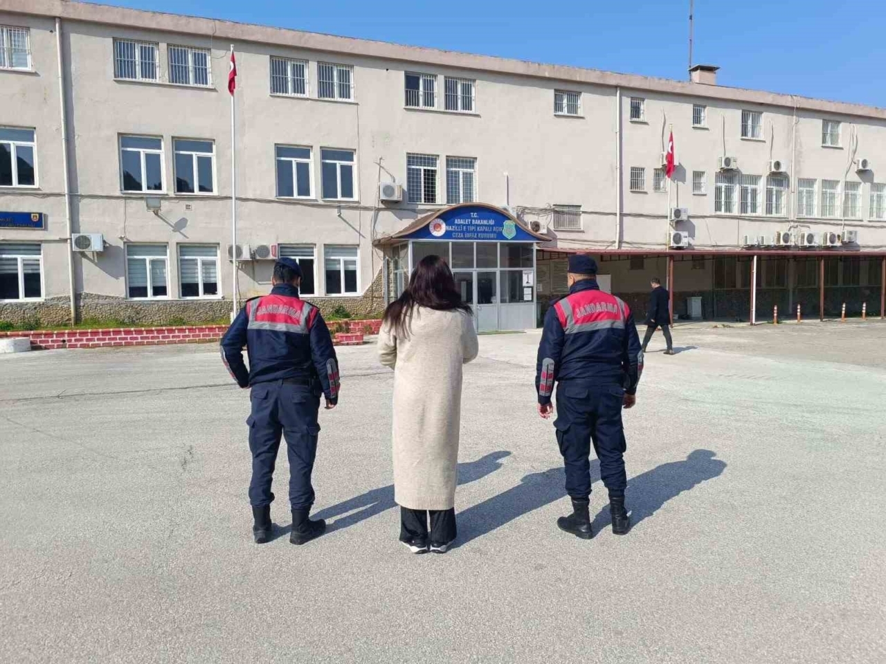 fuhusa tesvik sucundan aranan sahis nazillide yakalandi 4ca9ea3e0607