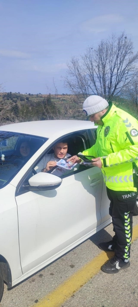 karacasuda bayramda trafik ekipleri sahada 1707538a7e55