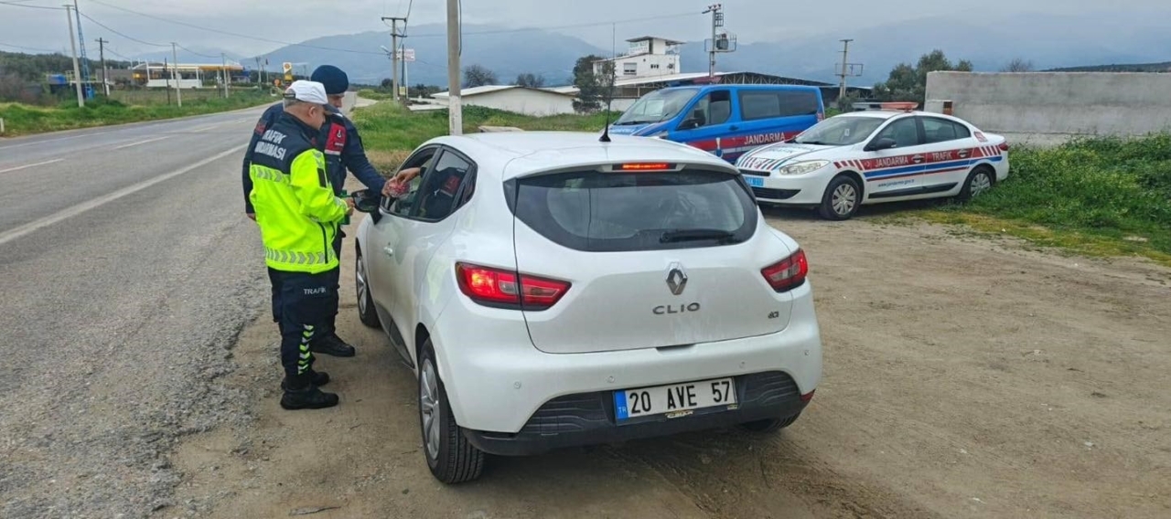 karacasuda bayramda trafik ekipleri sahada 944b1378e6d1