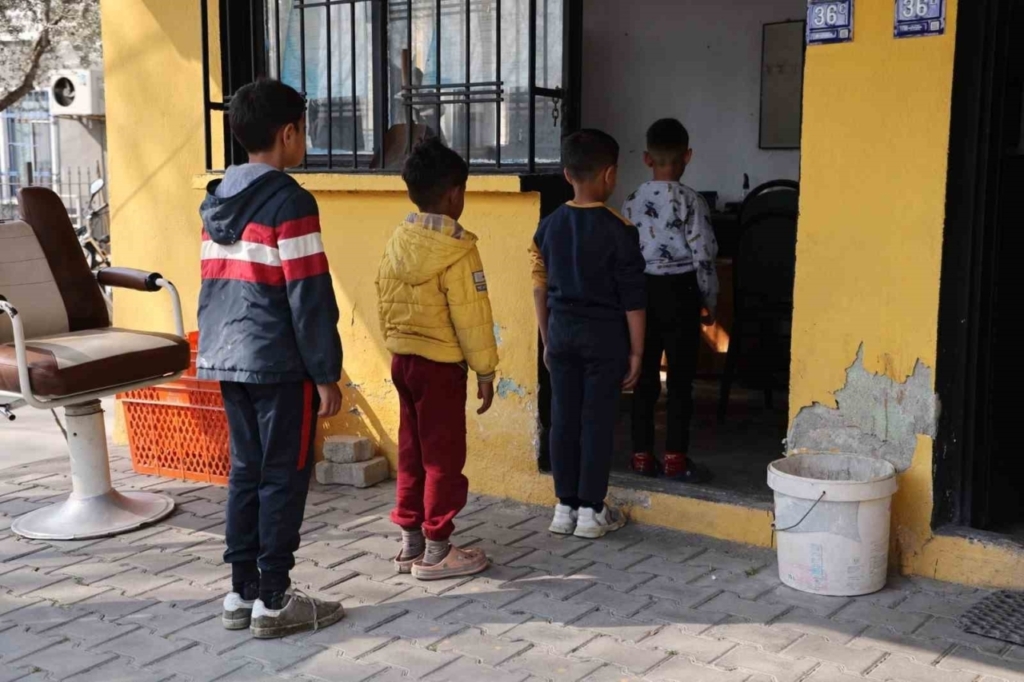 Kocagürlü çocuklara bayram tıraşları Efeler Belediyesi’nden 3 kocagurlu cocuklara bayram tiraslari efeler belediyesinden 3ce27a967a29