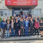 Koçarlılı üreticilere uygulamalı budama eğitimi