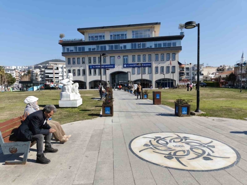 kusadasi mart ayinda yazi yasadi 4794440b6432