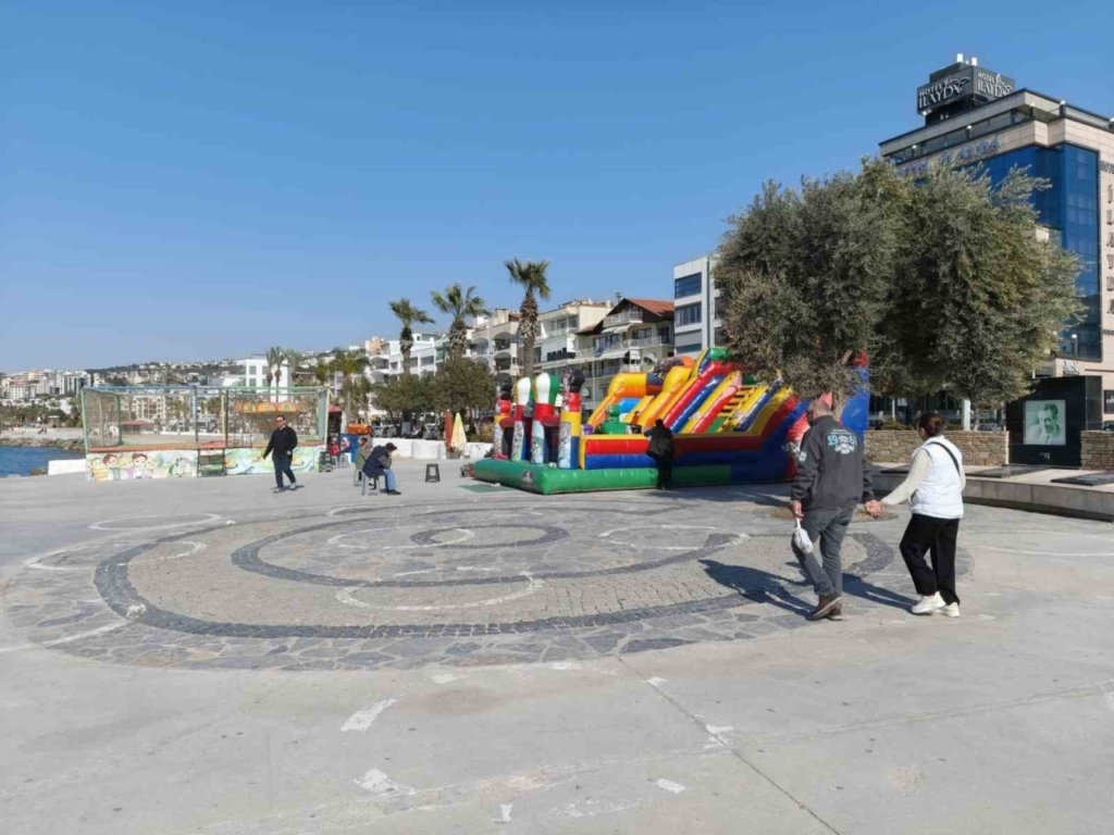 kusadasi mart ayinda yazi yasadi 7db292215a37