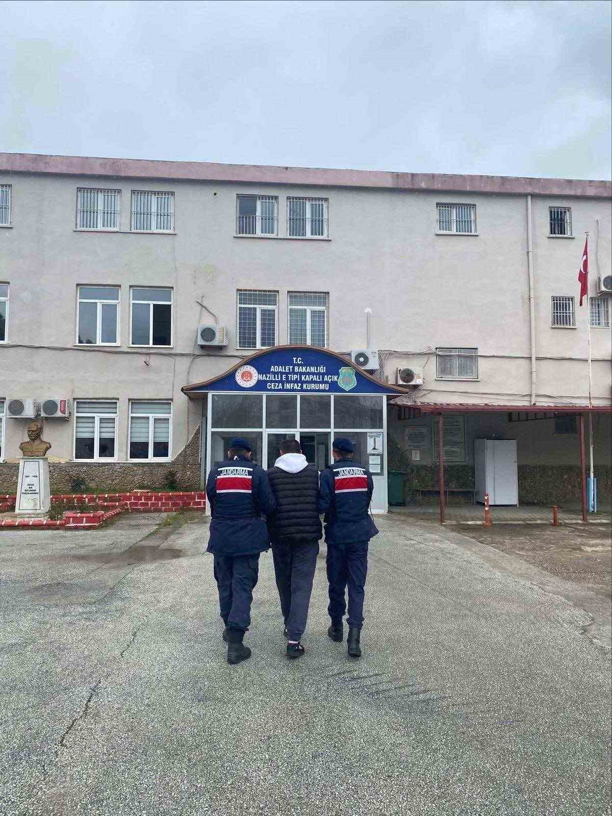 kusadasi ve nazillide aranan 2 sahis yakalandi 8ec588076b8b