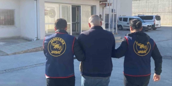 10 yıl 2 ay hapis cezası ile aranıyordu: Kuşadası jandarması gerekeni yaptı!