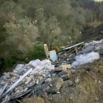 Kuşadası’nda kaçak moloz dökerken suçüstü yakalanan kamyonet sürücüsüne ceza