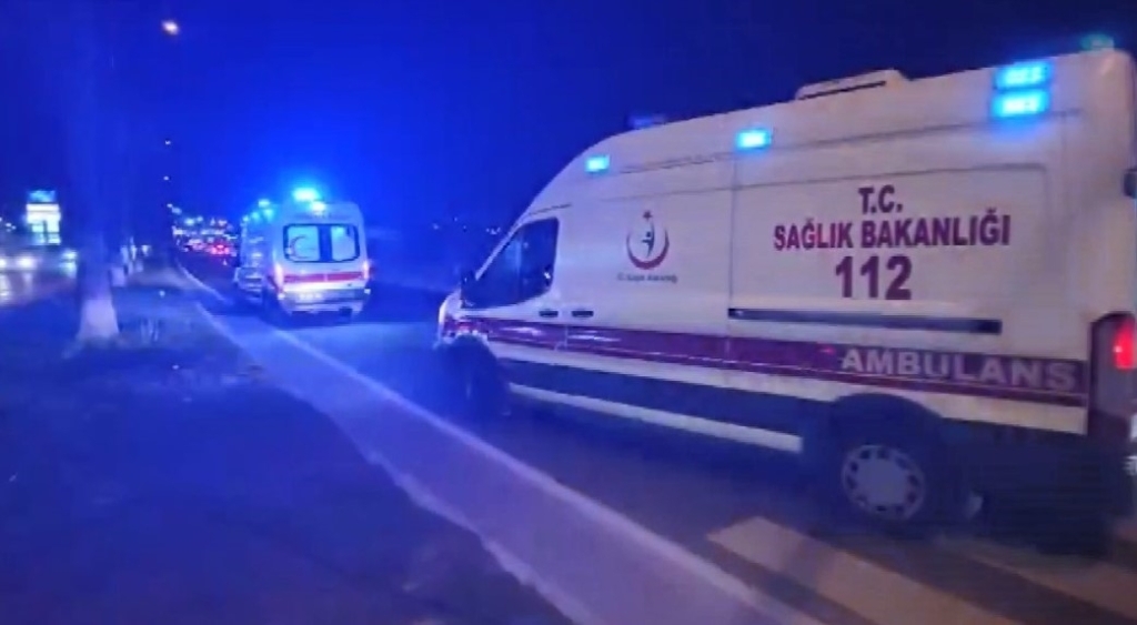 kusadasinda trafik kazasi 4 yarali 7bd3929042e1