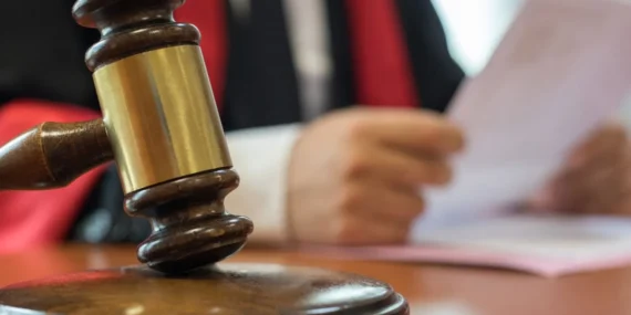Mezarlıkta borç tartışması: “Ayakkabımı bile aldılar” iddiası