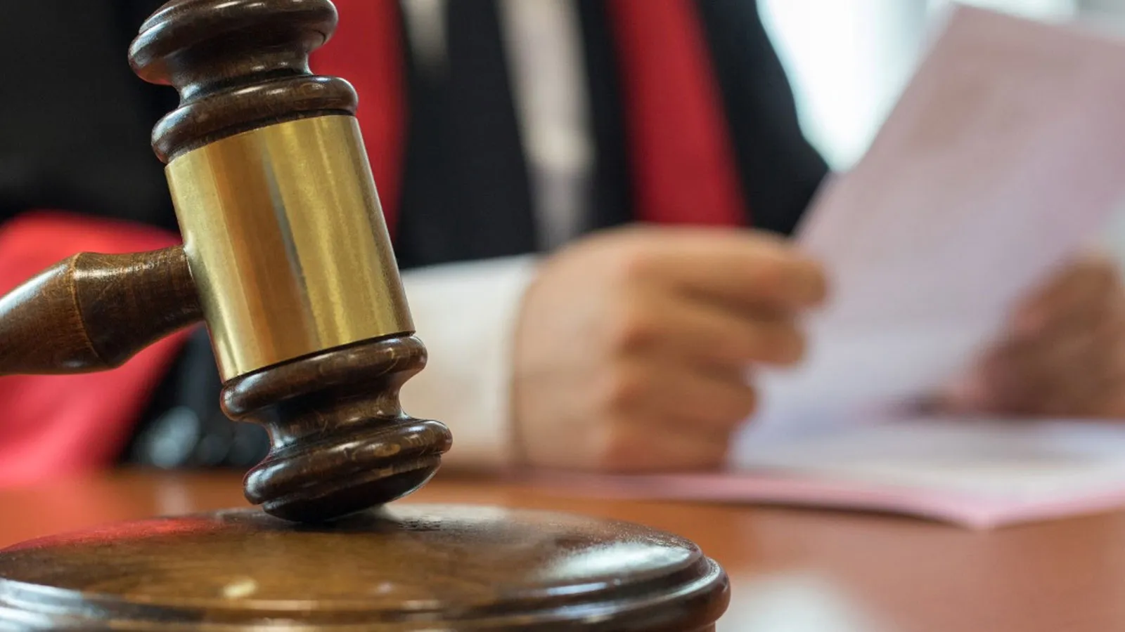 Mezarlıkta borç tartışması: “Ayakkabımı bile aldılar” iddiası