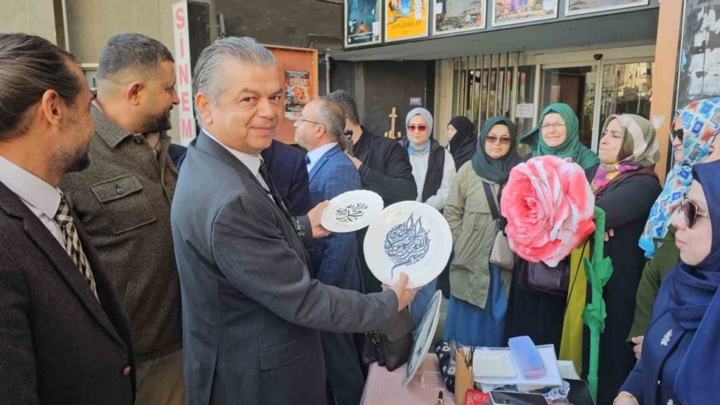 Nazilli’de Tezhip, Ebru ve Hüsn-i Hat Sergisi açıldı 6 nazillide tezhip ebru ve husn i hat sergisi acildi 3c69429773e3